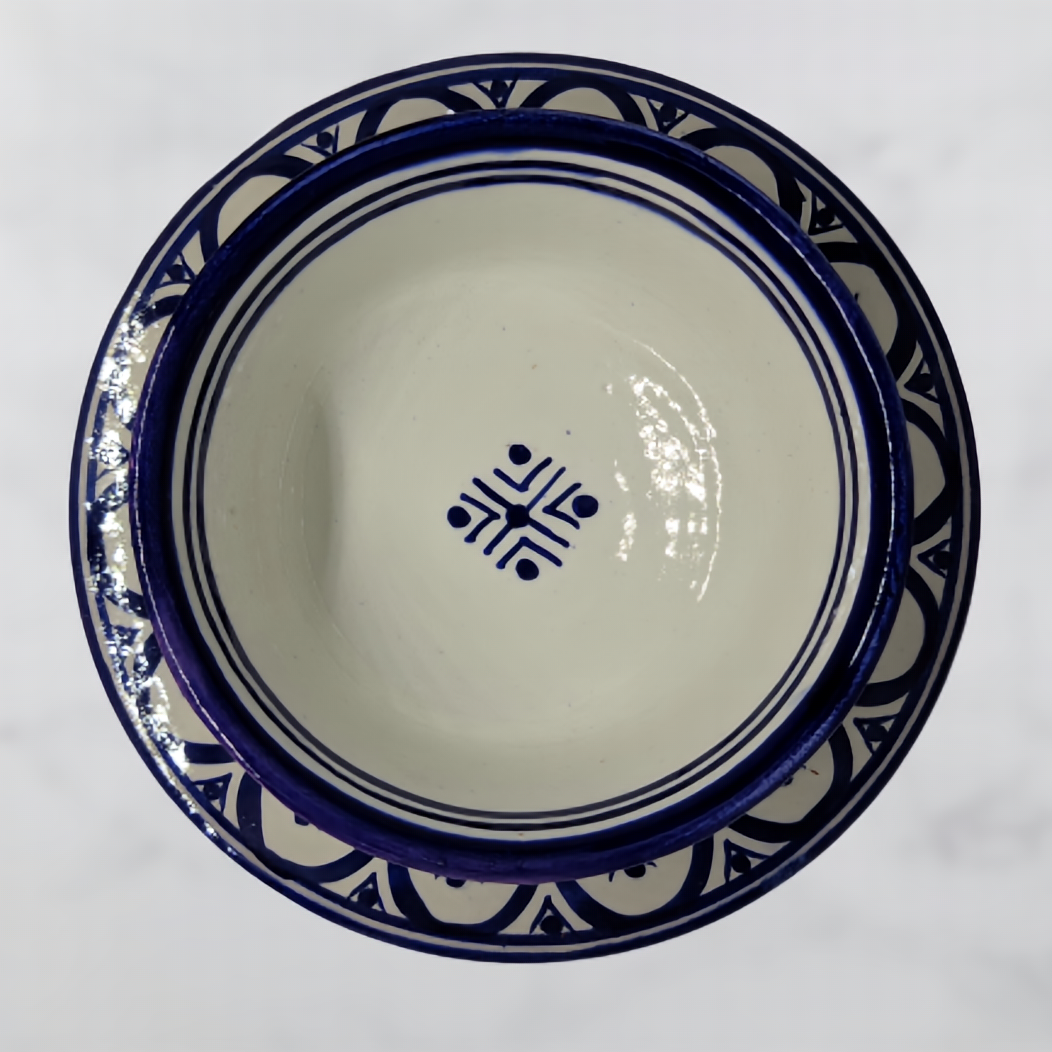 Ensemble soupière avec bols et assiettes 